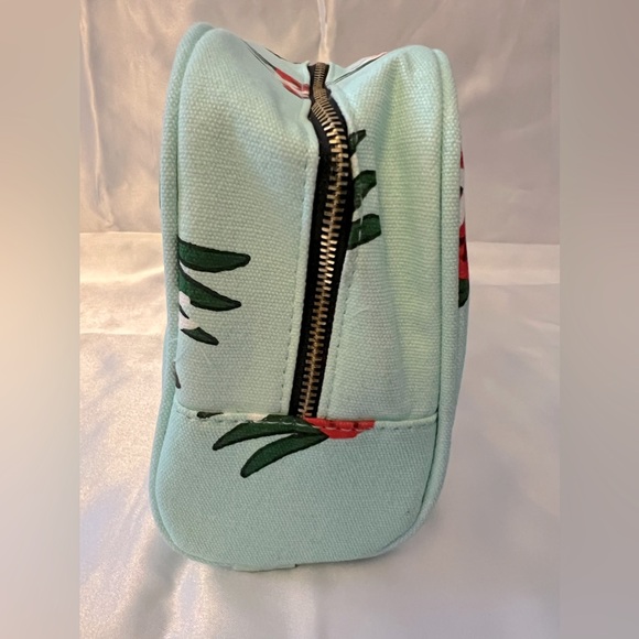 New Marc Jacobs Makeup Pouch - Picture 3 of 7